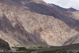 A view of granites in the Indus River, near the boundary between India and the Kohistan Ladakh Arc. The white/yellow granite veins are among the youngest rocks dated in the study. These rocks have mineral grains within that formed from the colliding Indian plate.