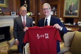 MIT President L. Rafael Reif (left) and Apple CEO Tim Cook
