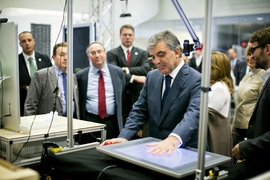Turkish president Abdullah Gul (center), views a project demonstration on computer interfaces in the MIT Media Lab.